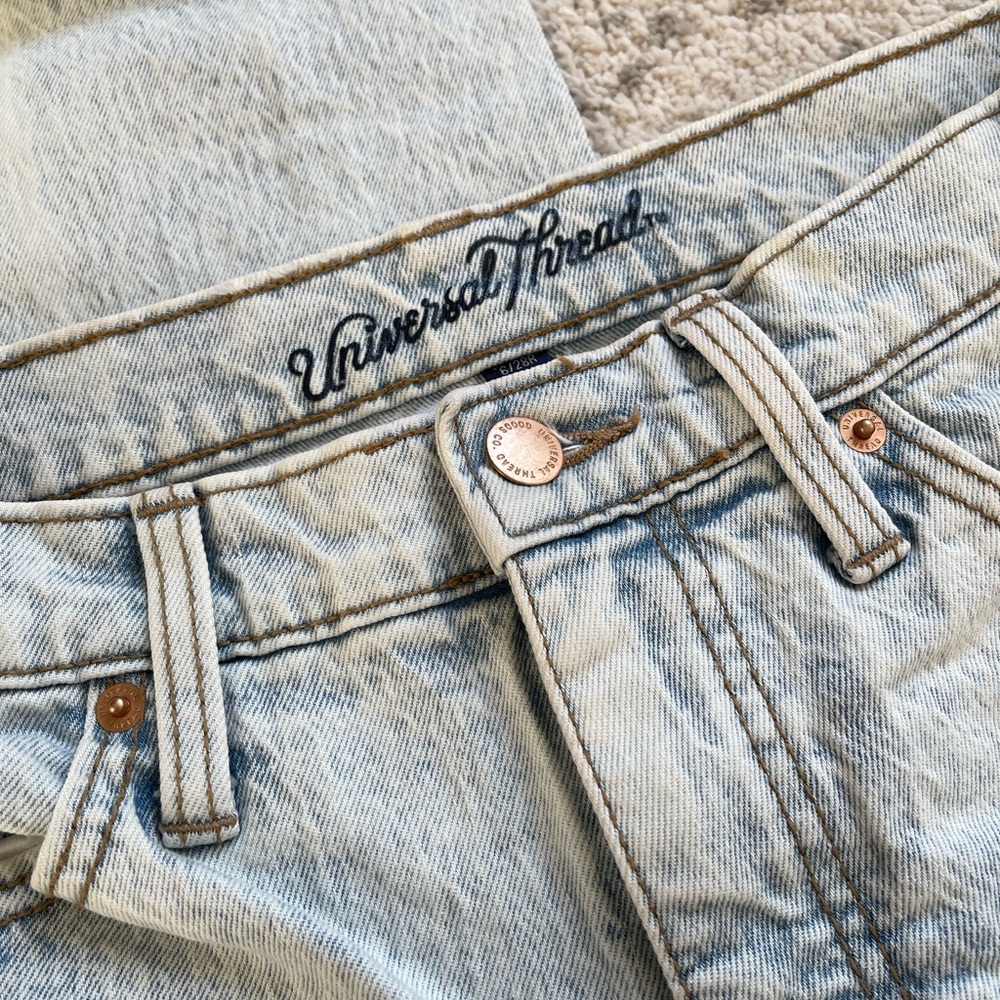 Universal Thread Light Wash Mom Jeans - Picture 3 of 5